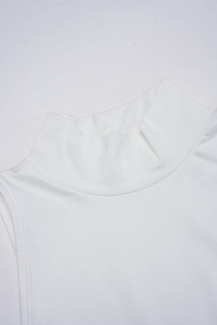 Nařasené mini šaty s vysokým límcem