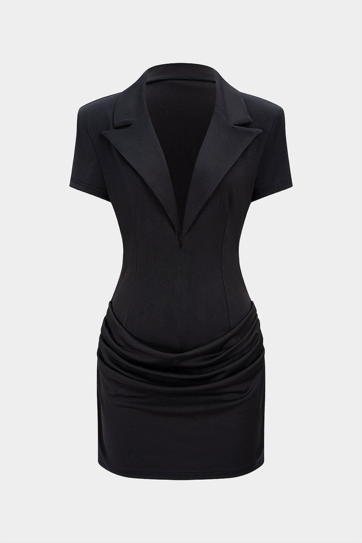 Mini šaty s hlubokým výstřihem