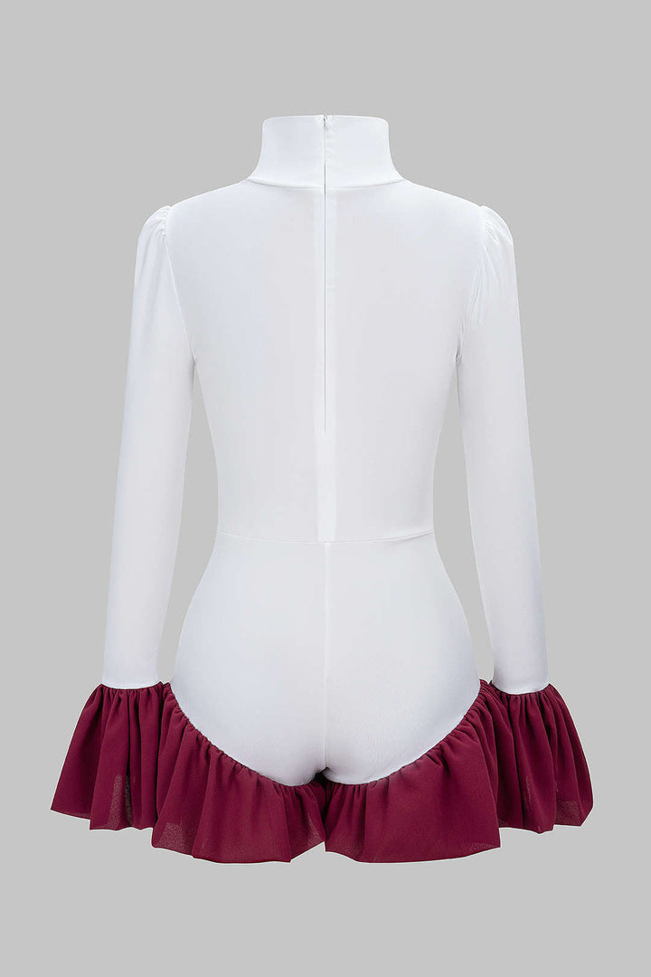 Svetr s vysokým límcem a nařasenými detaily, s dlouhými zvonovými rukávy