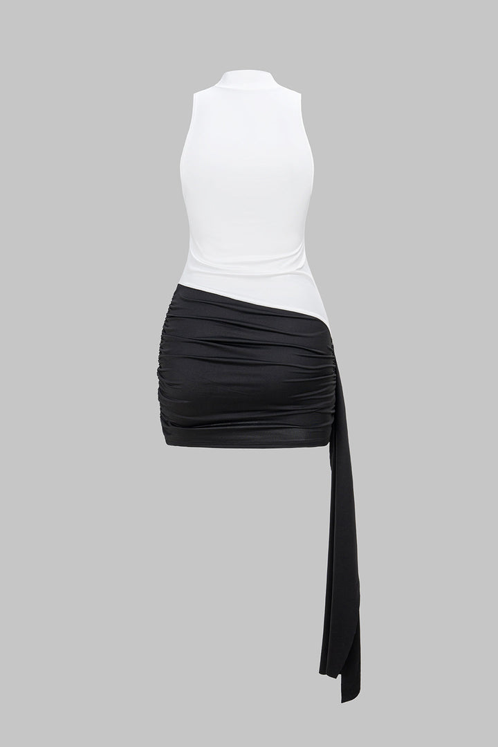 Nařasené mini šaty s vysokým límcem