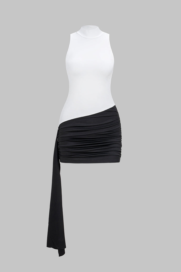 Nařasené mini šaty s vysokým límcem