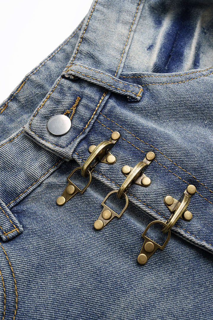 Džíny s širokými nohavicemi a kovovým opaskem z denimu